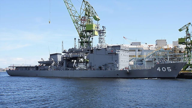 JS_Chiyoda(AS-405)_at_KHI_Kobe_Shipyard_July_25,_2015_b