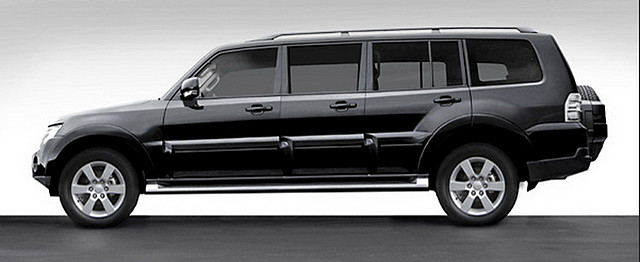 Mitsubishi-Pajero-Limousine