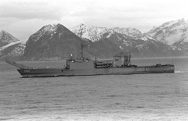 LST-1194 USS La Moure County, foto 10