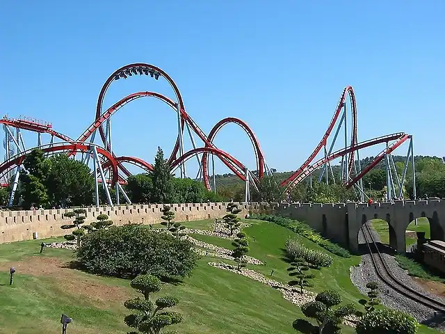 800px-Rollercoaster_dragon_khan_universal_port_aventura_spain