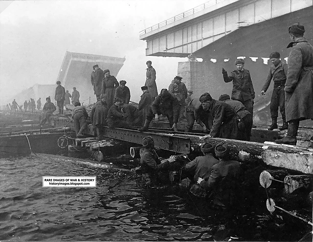 soviet-soldiers-builad-a-pontoon-bridge-across-oder-to-reach-berlin-1945[1]