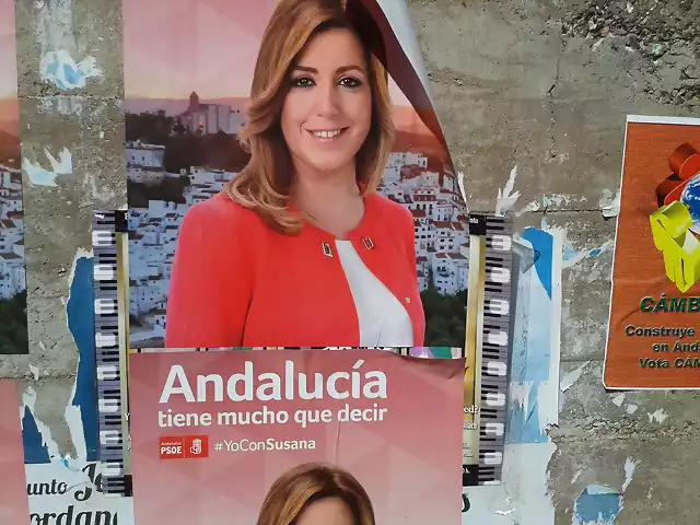 f-Carteles del PSOE tapando un cartel de Teatro en Riotinto.Fot.J.Ch.Q.06.03.2015 (1)