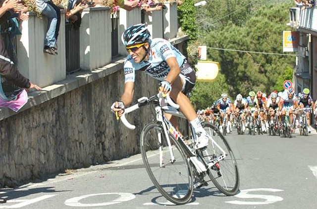 GIRO2011,ETAPA8 CONTADOR ATACANDO