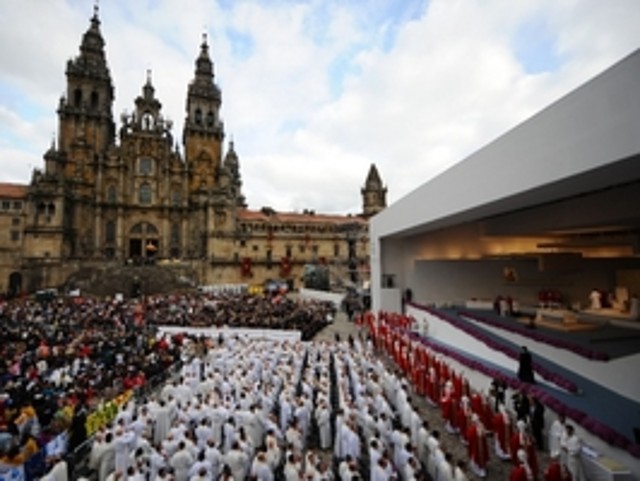 papa_en_santiagodecompostela3