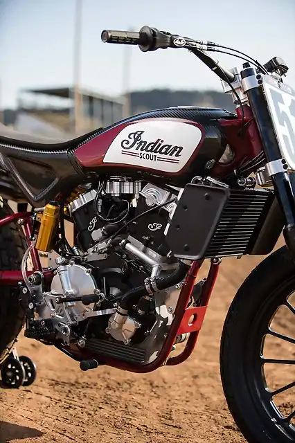 Indian-Scout-FTR750-flat-track-race-bike-04