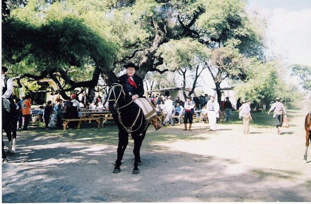 Eduardo Volken a caballo