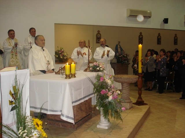 Despedida de Prroco de la Parroquia de la Santa Cruz de uoa, nuestra Parroquia hermana de Santiago (2)
