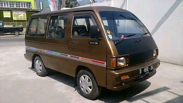 03 Daihatsu Zebra 01