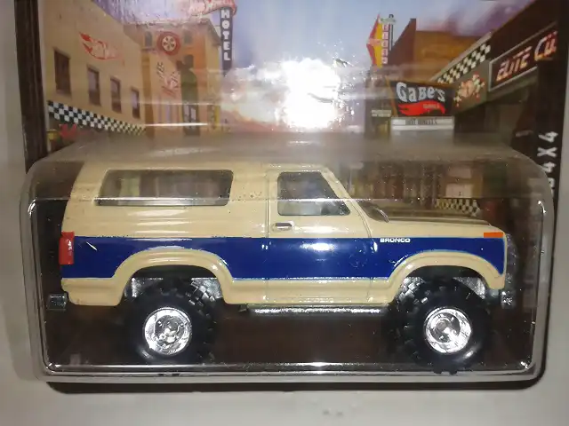 '85 FORD BRONCO 4X4