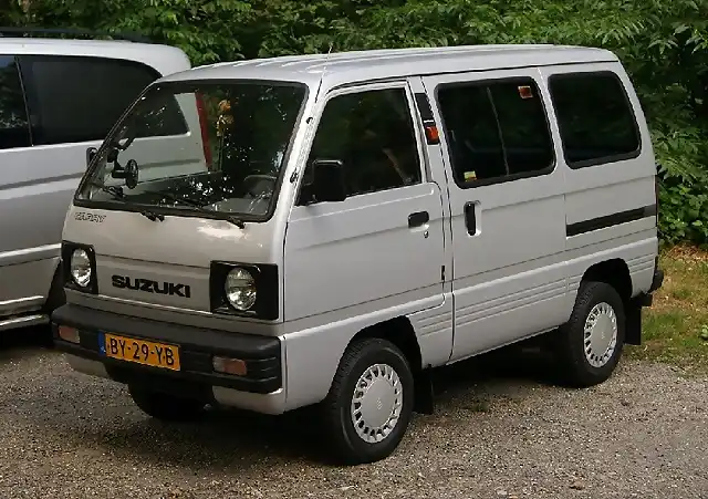 1987_Suzuki_Carry_Van_(9545237774) 2