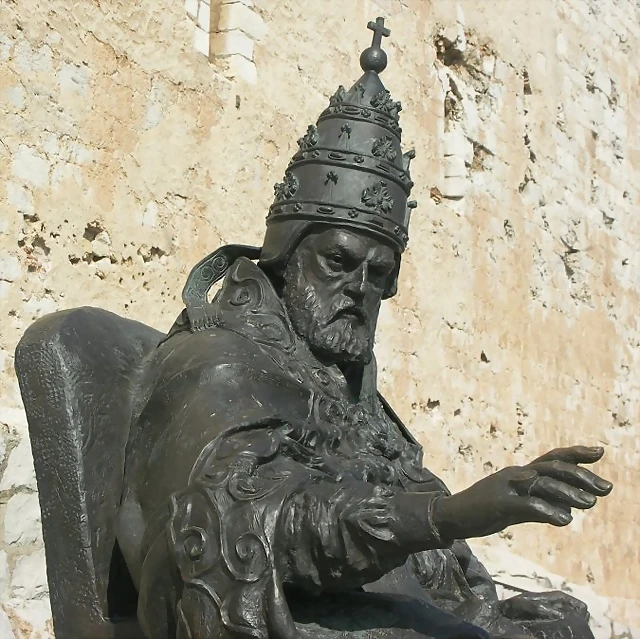_papa-luna-estatua _papa-luna-estatua