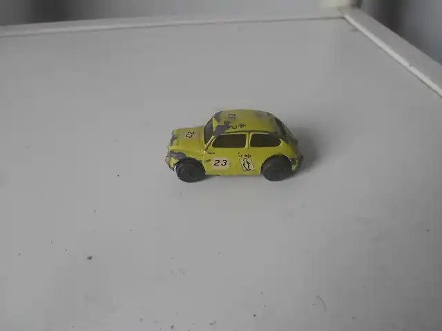 19 Fiat 600 TN n?23 amarillo