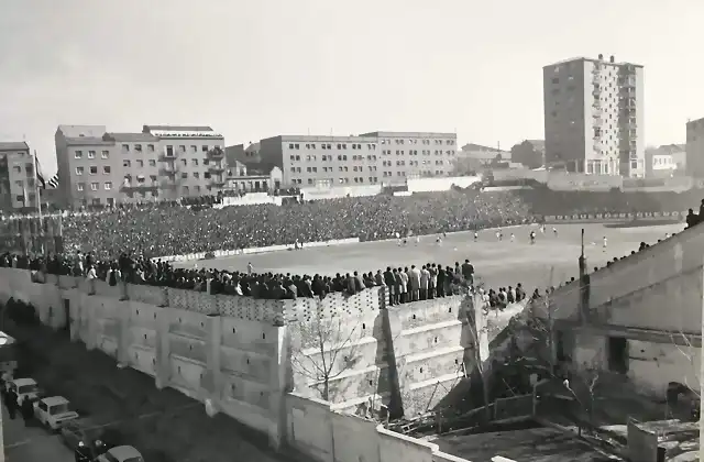 Madrid Av. de la Albufera Estadio de Vallecas 1969 tribujaos