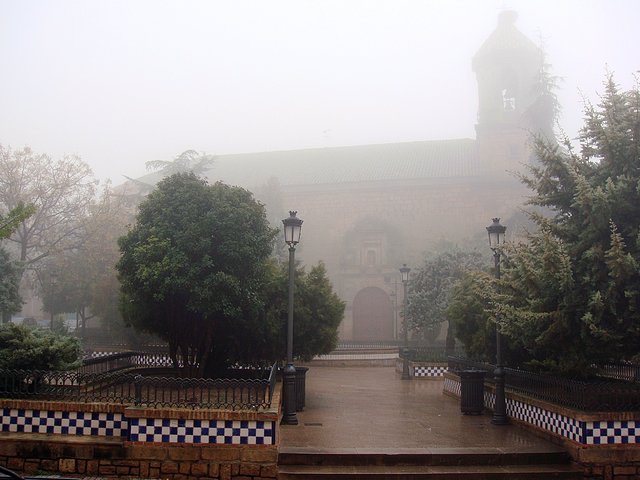 iglesia en niebla