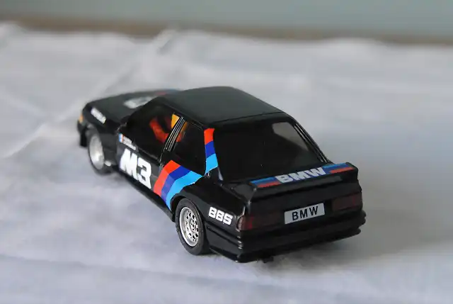 8325BMW M3  trasera