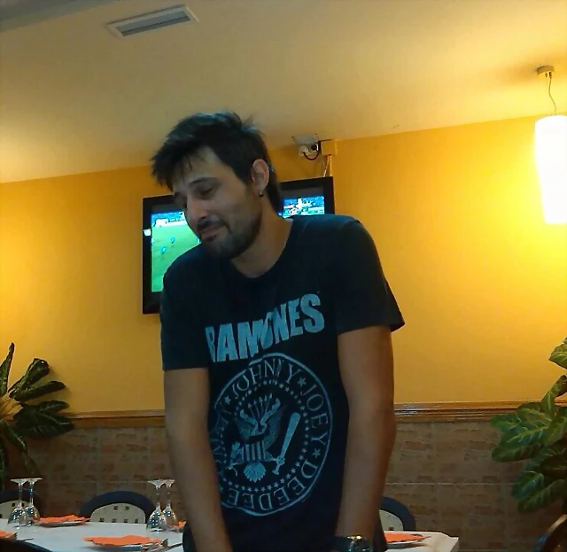 Hugo en cena antes del bolo 7 Hugo en cena antes del bolo 7