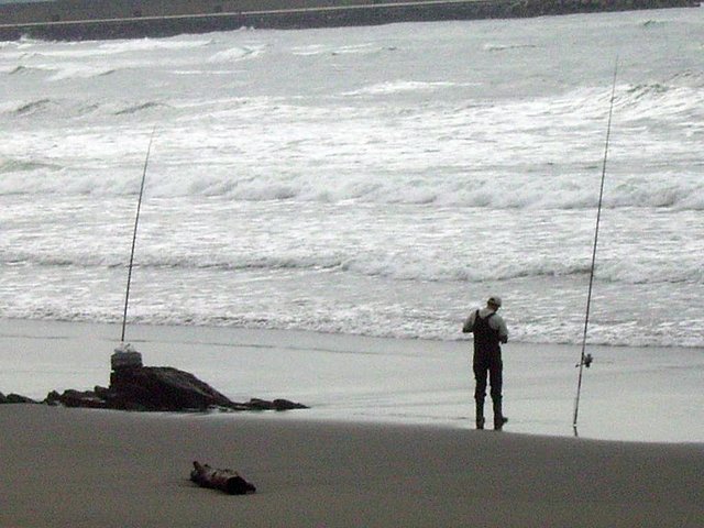 pescando en la playa de los quebrantos pescando en la playa de los quebrantos