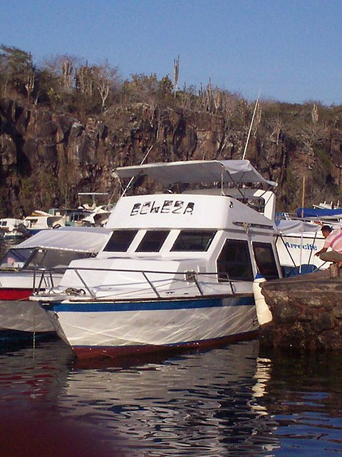 Eneste boto nos subimos para ir a Isabela