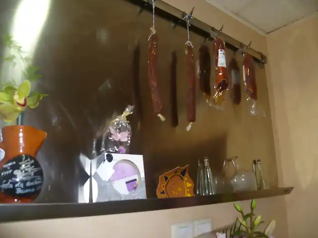 Jamonero con los Embutidos del Pueblo