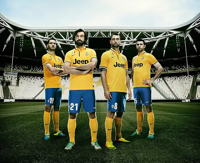 Juventus 13 14 Away Kit (1)