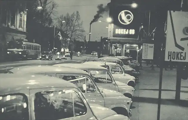 Ljubljana ? Autos parken vor dem Konsortium gegen?ber dem Casino, 1966
