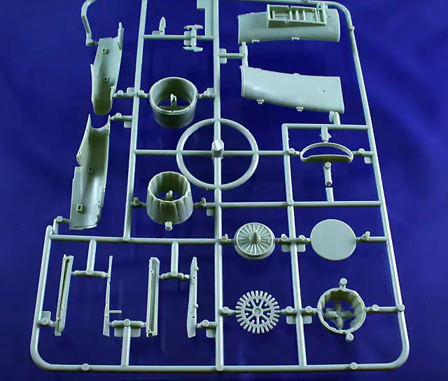 03-Eduard-Falcon-kit-engine