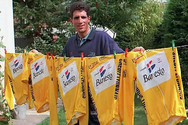 Miguel-Indurain-exhibe-los-5-m_54365292909_54115221152_960_640