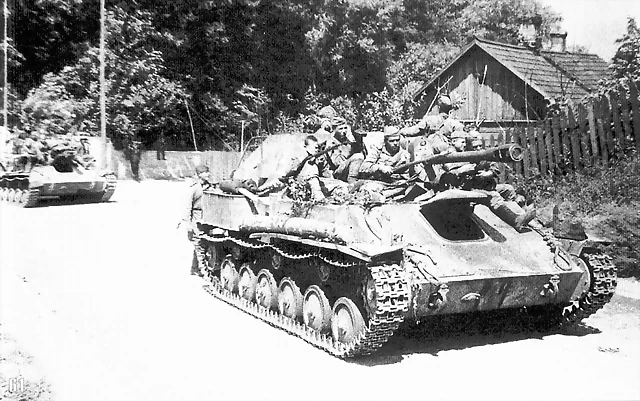 SU_76M entrando en Vilnus,julio de 1944.