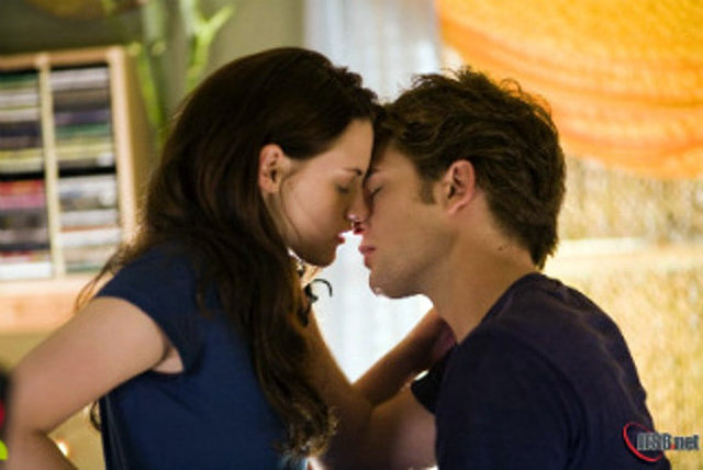 EL BESO DE BELLA Y EDWARD