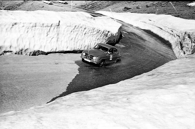 Subida en cuesta al Veleta 1975