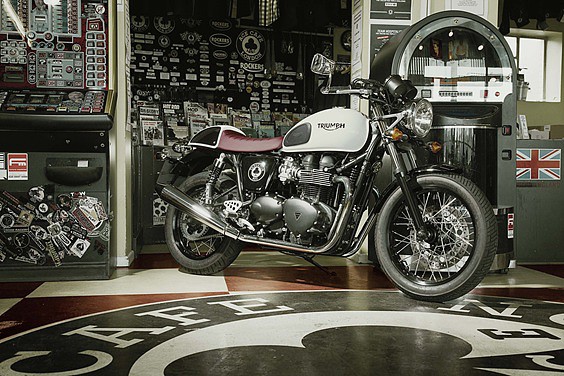 Thruxton Ace Store Shot