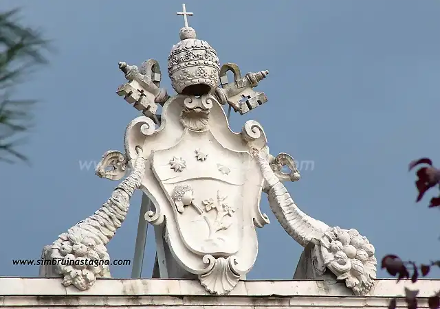 Subiaco - Arco Trionfale particolare dello stemma di Pio VI