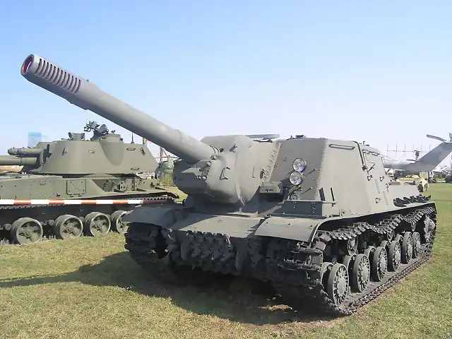 ISU-152_in_technical_museum_in_Togliatti