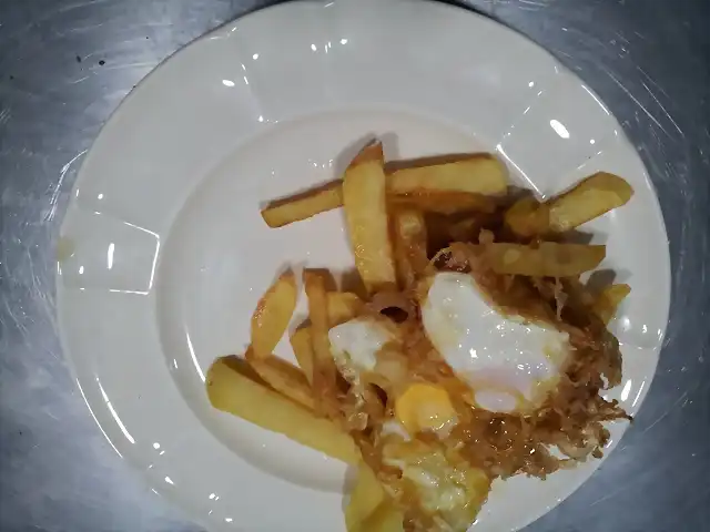 Huevo frito con patatas