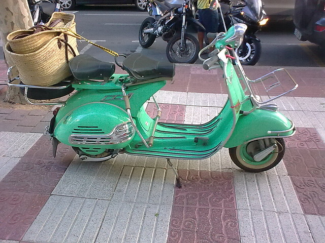 600 vespa y furgoneta 001