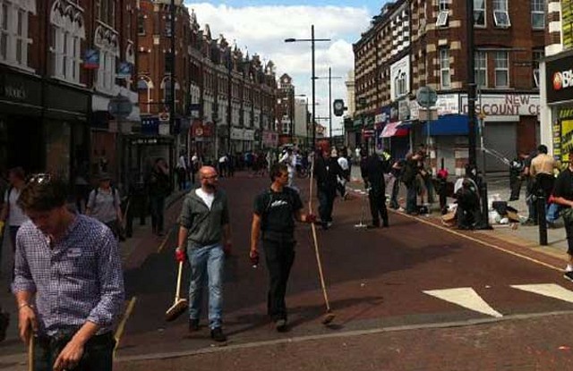 brooms-in-clapham-pic-twitter-via-lawcol888-742464442 brooms-in-clapham-pic-twitter-via-lawcol888-742464442
