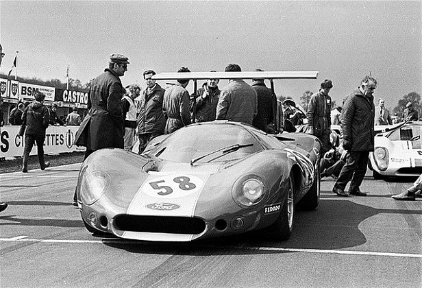 d P68 Denny Hulme - Frank Gardner \'69 BOAC 1000km