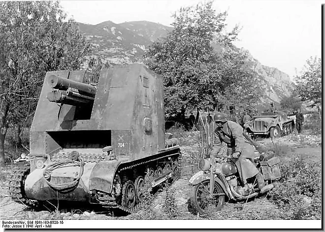 Una pistola de 33 mm muntat sobre el xasss d'un tanc Panzer 1. 5 Divisi Panzer. Abril de 1941. Grcia