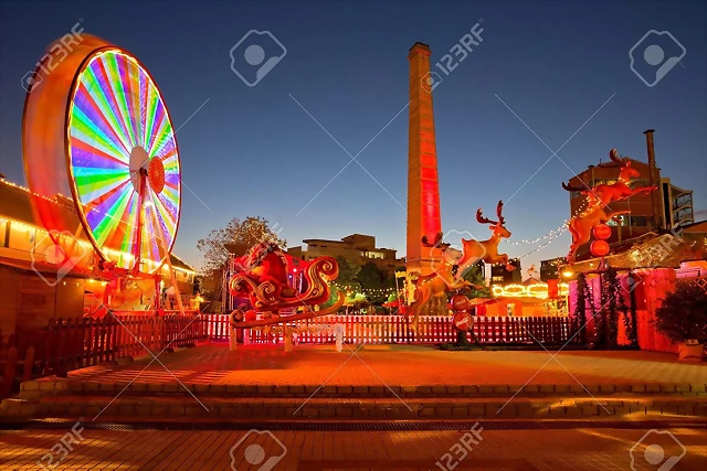 49732619-Feria-de-Navidad-y-el-mercado-en-el-barrio-de-Gazi-en-las-antiguas-f-bricas-de-gas-de-Atenas-Grecia-Foto-de-archivo 49732619-Feria-de-Navidad-y-el-mercado-en-el-barrio-de-Gazi-en-las-antiguas-f-bricas-de-gas-de-Atenas-Grecia-Foto-de-archivo