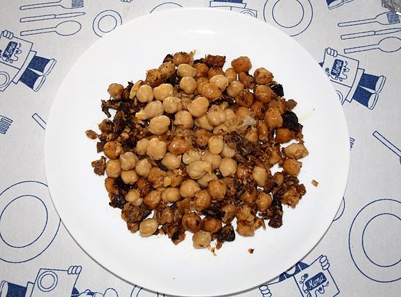 Garbanzos con chicharrones Garbanzos con chicharrones
