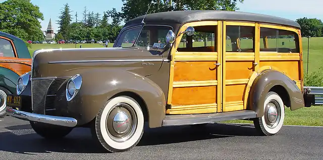 1940-Ford-Deluxe-Woody-Station-Wagon-fa-lr