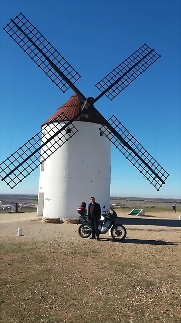 FELICES FIESTAS Y AÑO NUEVO DESDE LA MANCHA.