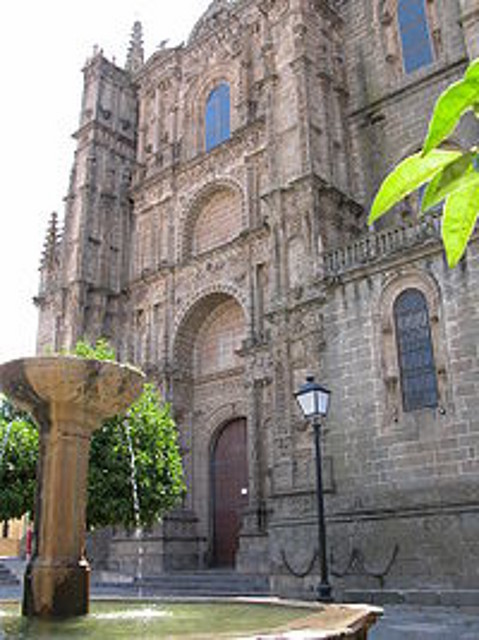 200px-Catedral_nueva_plasencia 200px-Catedral_nueva_plasencia