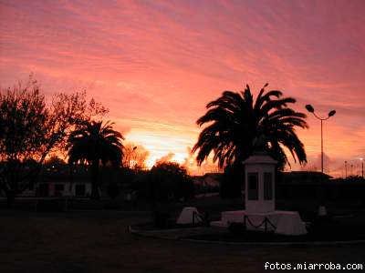 Un atardecer capatado en la Plaza Arturo prat, de Pichilemu.