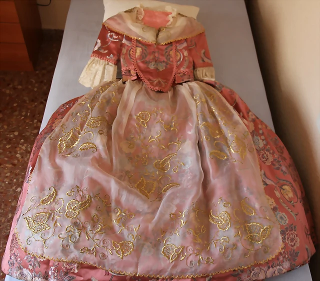 TRAJE ROSA 06.JPG