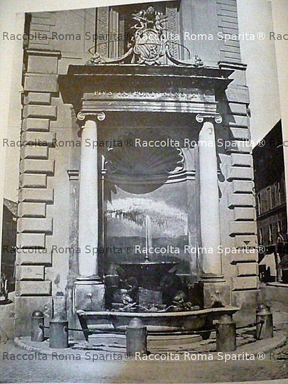 Fontana dei Delfini 3