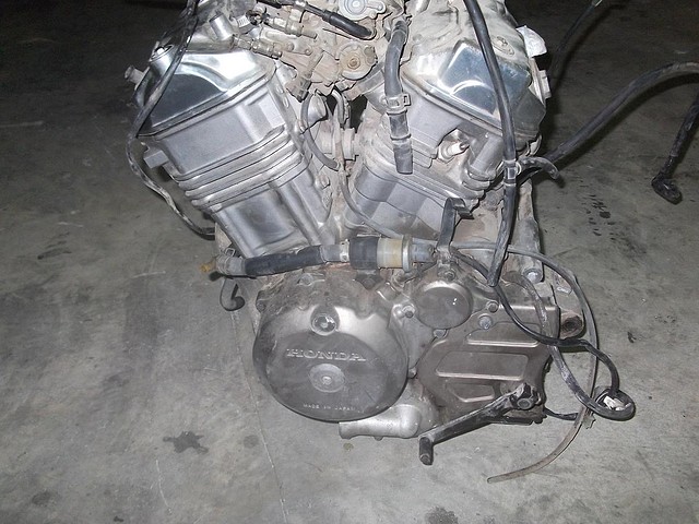 motor entero de honda twin 650.  1 jpg