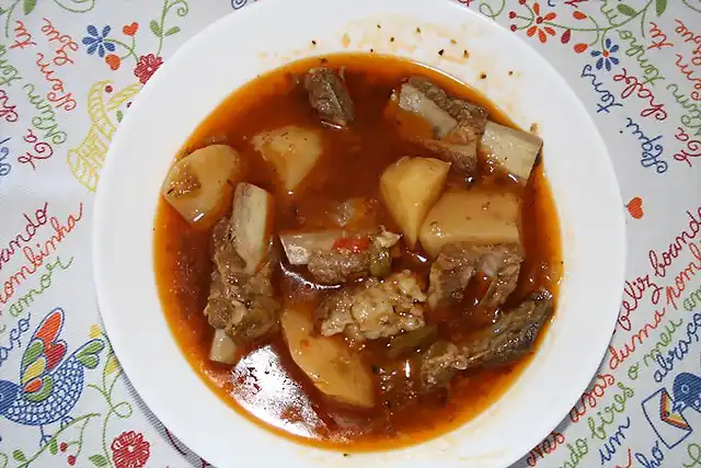 Costillas de cerdo con paatas