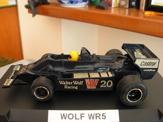 01 WOLF WR5