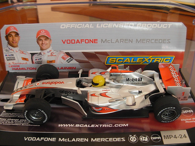 33 McLAREN MP4-24